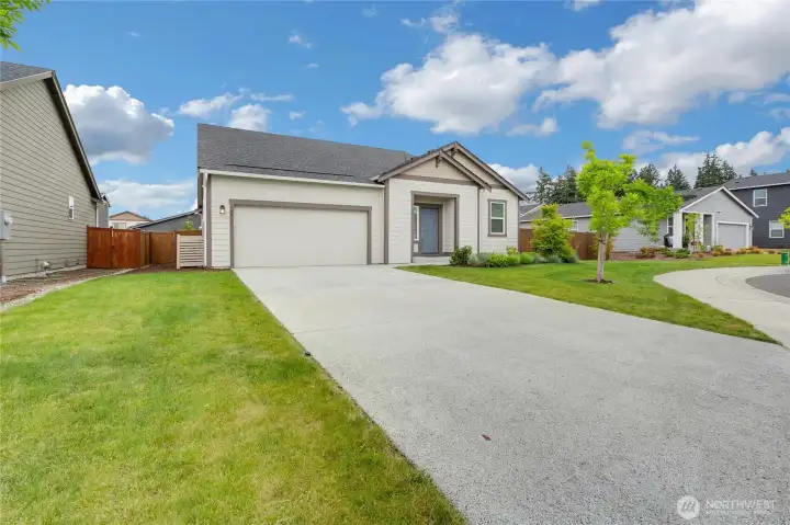 2 car garage with minisplit and 4 car parking