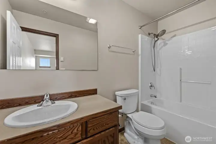 3rd floor full bath with the 2nd primary suite. 3rd floor full bath with the 2nd primary suite.