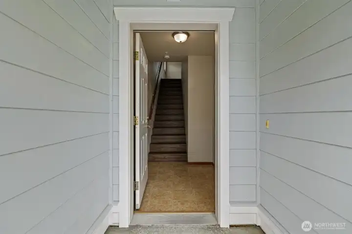Main level entryway. Main level entryway.