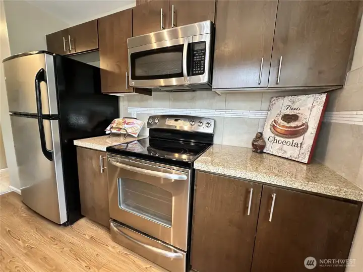 Stainless steel appliances and more cabinets! Get cooking!