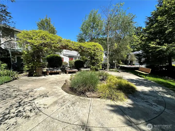 Well maintained complex for you to walk and enjoy!
