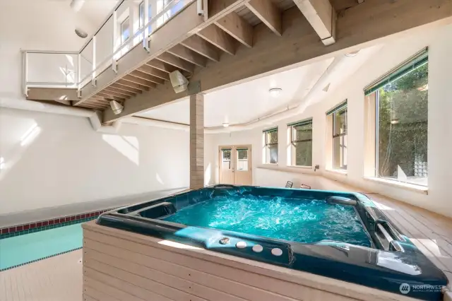 Those chilly PNW nights just got a little more loveable, thanks to the bubble hot tub just off the lap pool.