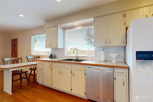 Refrigerator, dishwasher, double sink, breakfast bar.