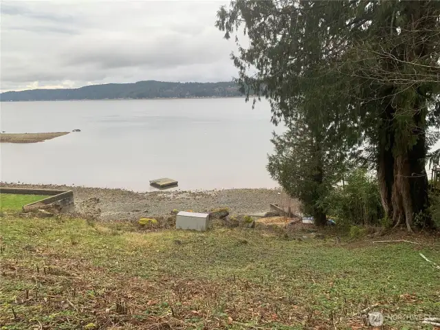 Picnic area behind bulkhead to the left.