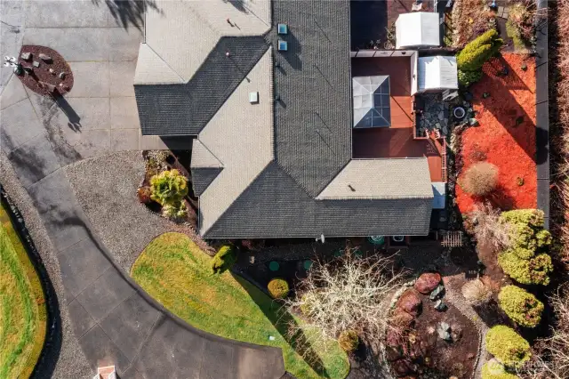 Aerial view of this meticulously manicured gorgeous unit.