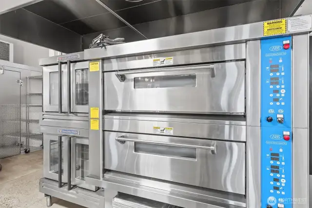 Huge commercial double oven for baking bread, making pizza, and much more!