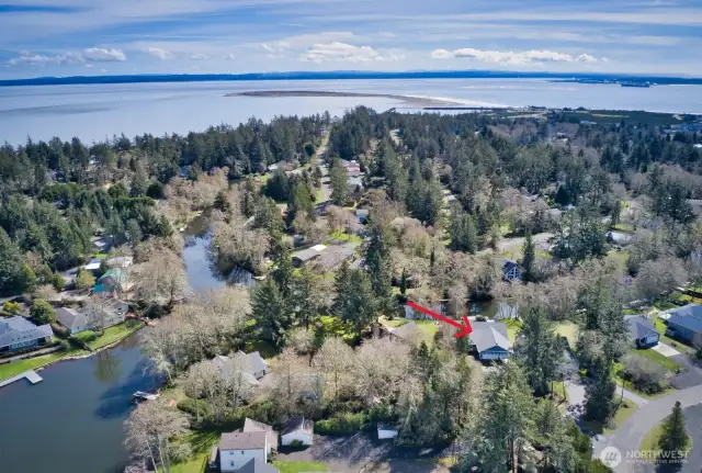 So close to Duck Lake! Connecting over 23 miles of lakes and canals. A water sport enthusiast dream!