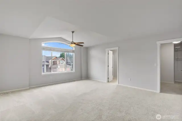 Huge primary bedroom