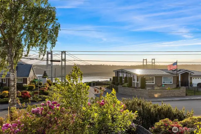 Spectacular views of the Puget Sound, Narrows Bridge & Sunsets