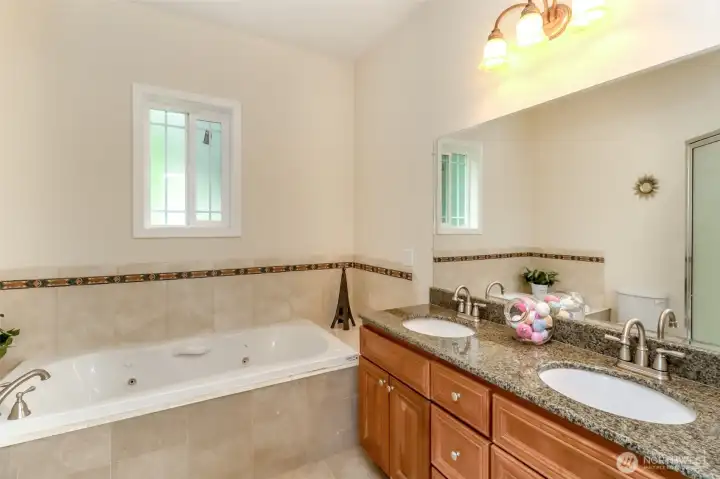 Great soaking tub in primary 5 piece bath.