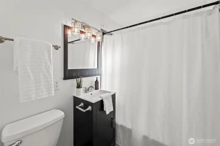 2nd full bathroom with tub.