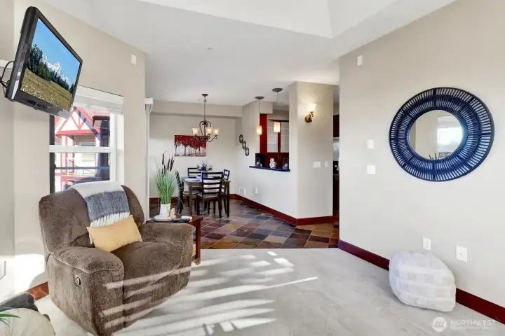 A look back to the dining space.