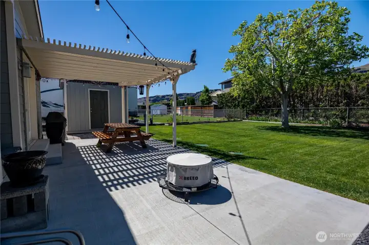 Brand new fire pit stays!