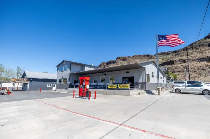 Community Store and restaurant