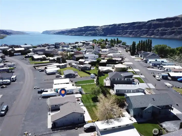 Like I said, perfect walk to the beach.