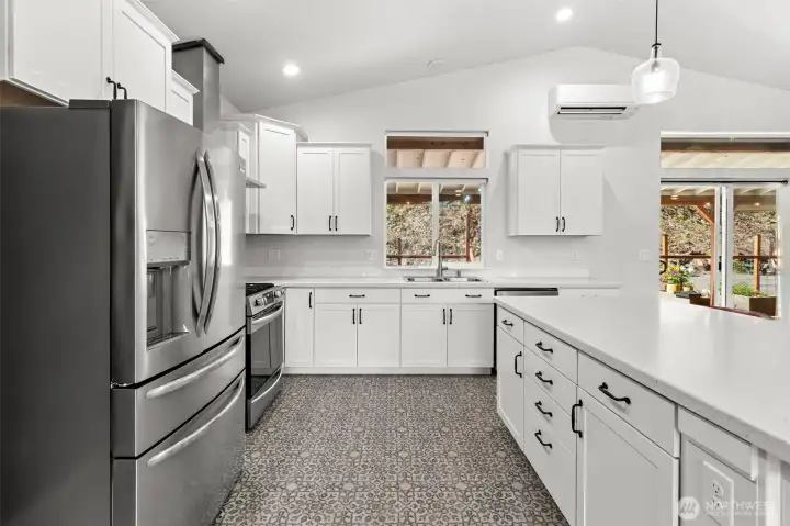 Spacious kitchen beautifully finished in cabinetry, stainless appliances, lots of counter space!