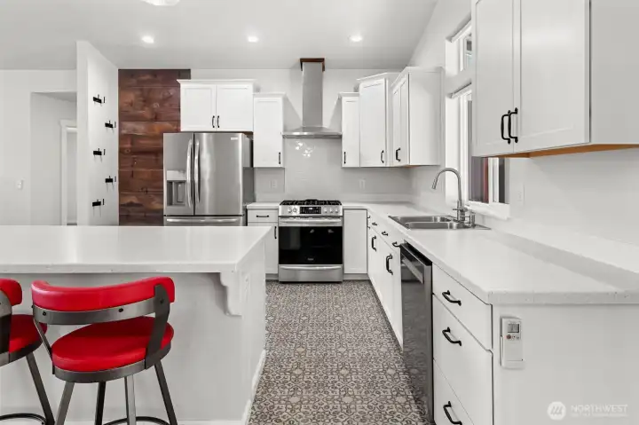 A large island with seating. Perfect for gathering!