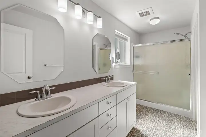 Ensuite bath with walk-in shower & separate toilet room.