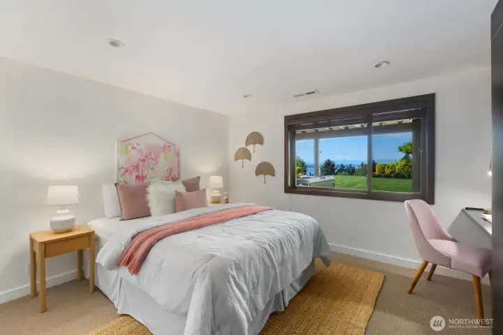 4th bedroom with a view, built-ins