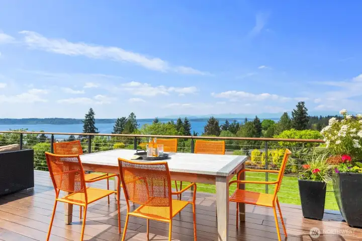 Great views of water, mountains, ferries and ships in a private setting