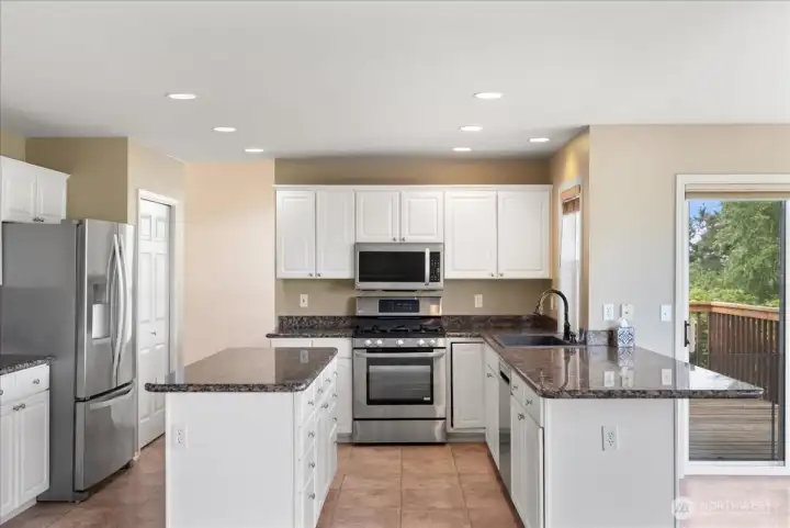 Great counter space in this kitchen.