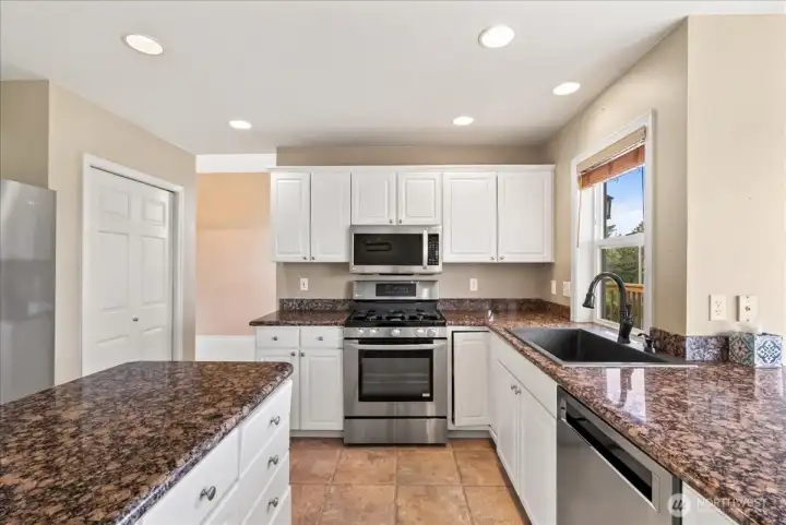 Granite counters, stainless appliances, big deep sink.