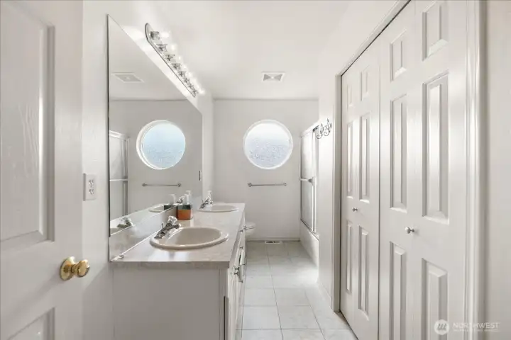 Very spacious upstairs full bath.