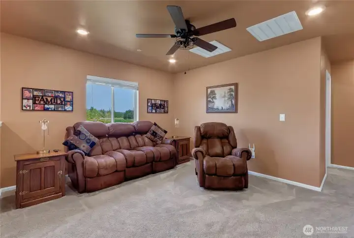 Great TV room or play area. Great TV room or play area.