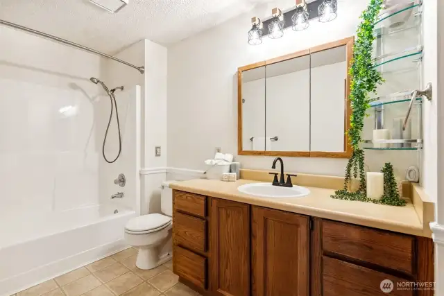 2nd Floor Primary Bathroom