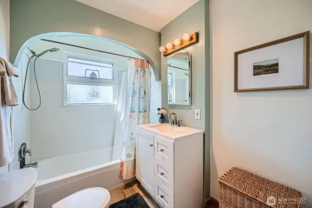 Full Bathroom on Main