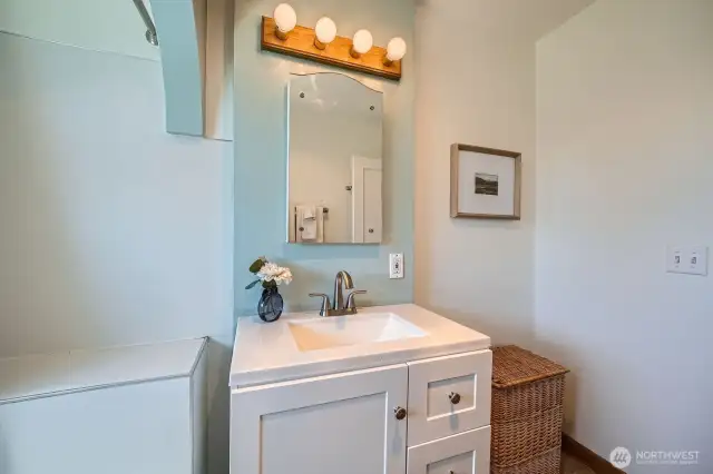 Full Bathroom on Main