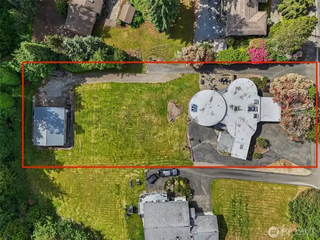 Property lines are approximate.