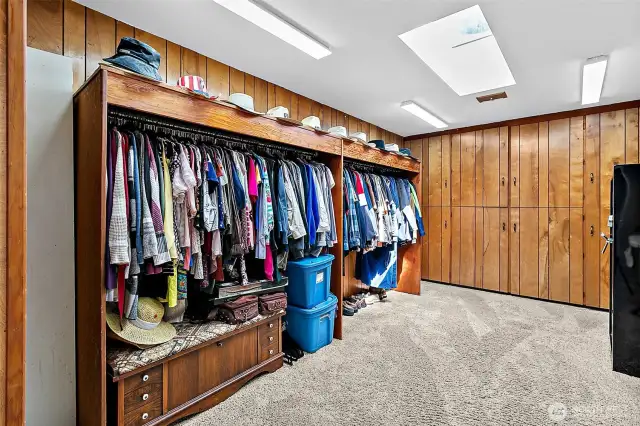 MASSIVE walk-in closet off Primary