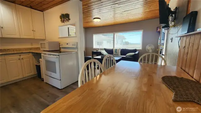 Cute and cozy Birch Bay cabin