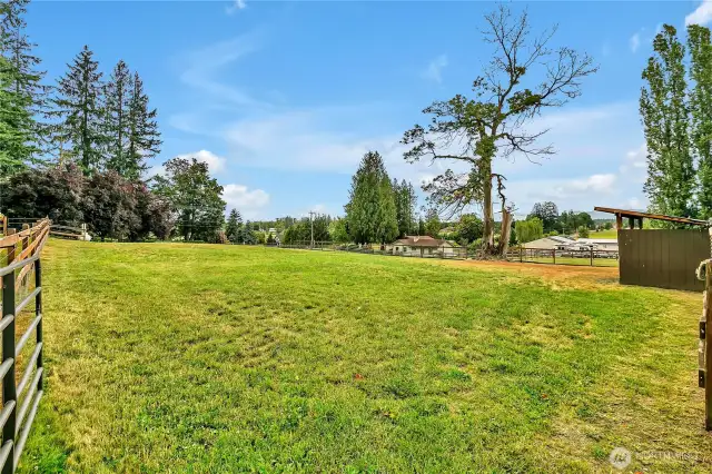 Large pasture with loafing pen