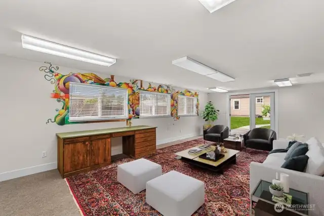 Studio virtually staged as an additional space for visiting, relaxing or entertaining.