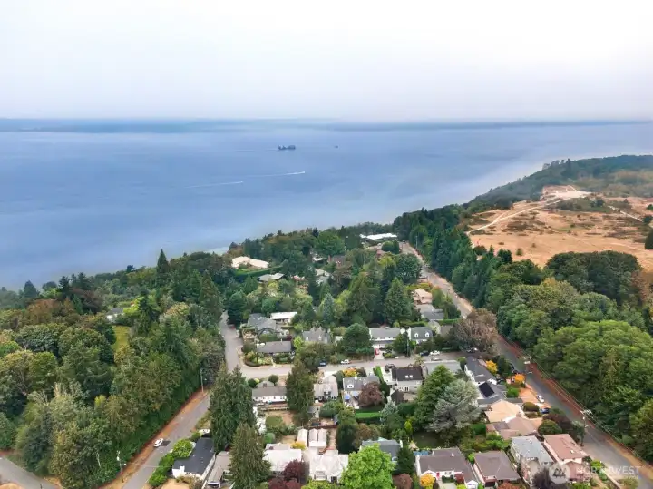 The house is the fourth from the left- this shows its proximity to Discovery Park!