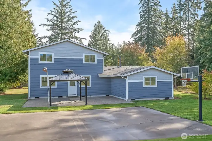 Step outside to your very own tennis court—well suited for a friendly match or daily practice