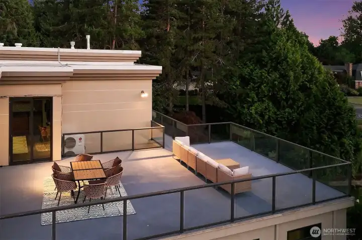 Oversized roof deck