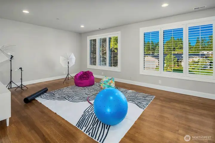 Very large 3rd bedroom suite with private three-quarter bath & walk-in closet