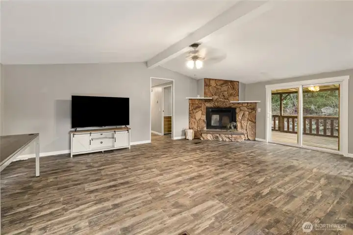 Great room with vaulted ceilings.