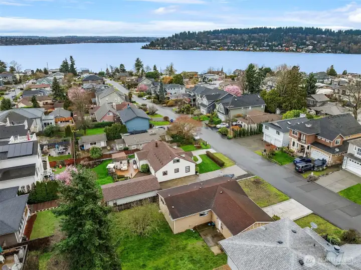 A second level would likely give you views of Lake Washington and south Mercer Island.