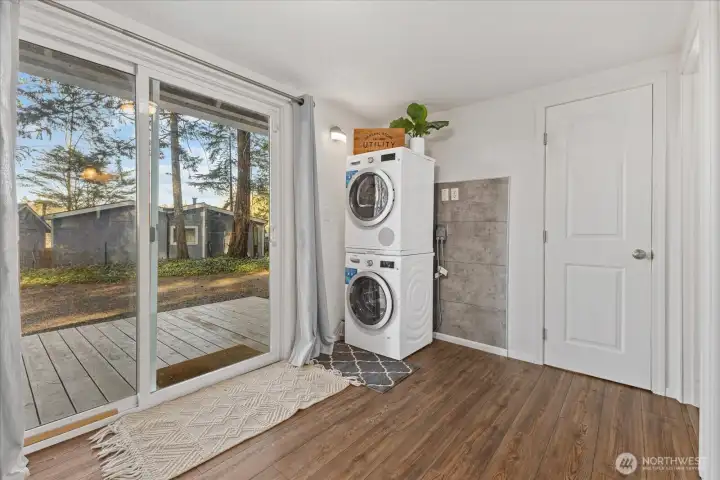 Washer and dryer stay