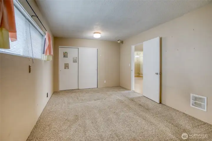 Primary bedroom, cont