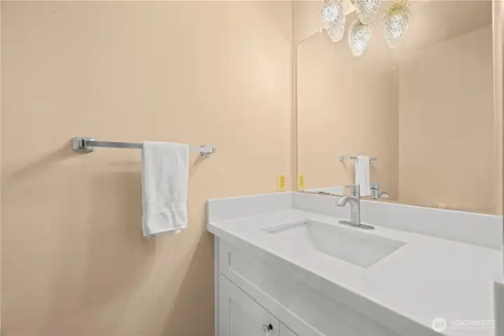 Mail level 1/2 bath