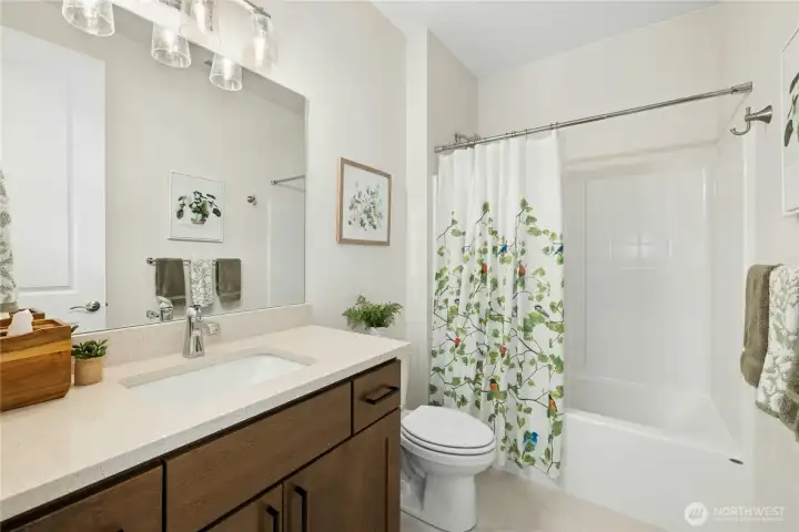 Hallway bathroom between two bedrooms