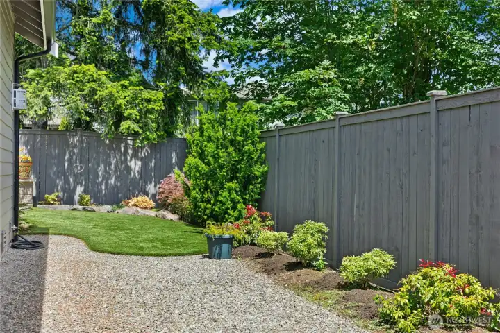 View of the side yard, note the landscaping and privacy...this property has some space!