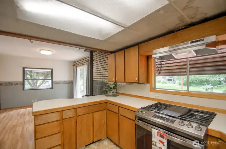 Stainless steel appliances all stay with the home!