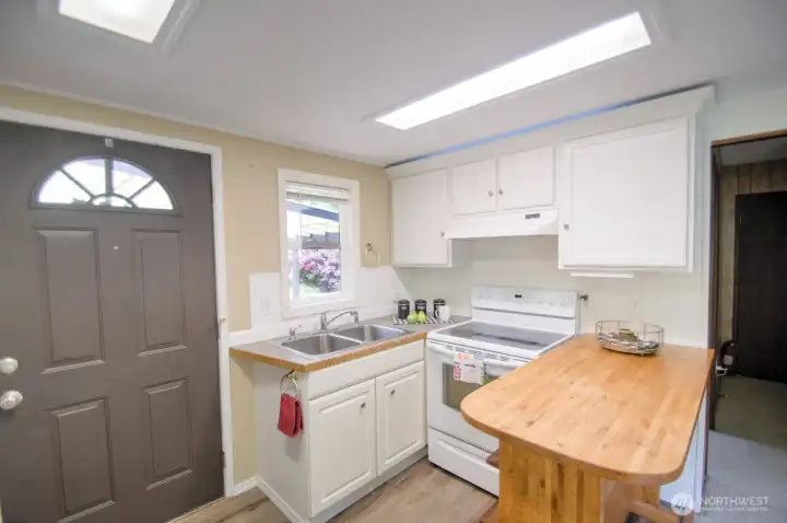 Enter to the efficient kitchen space...
