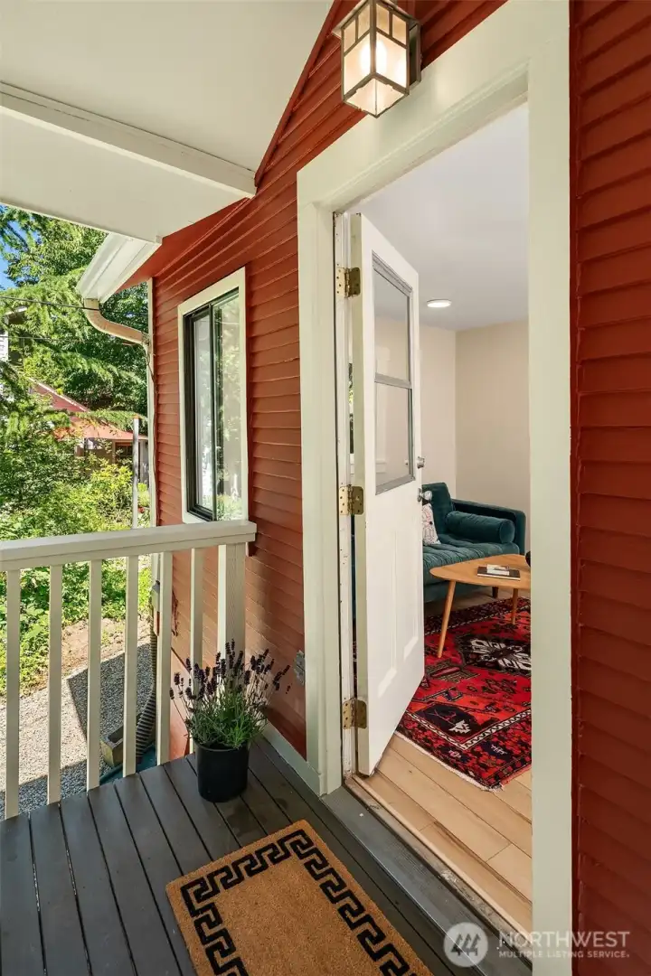 Welcome home to the simple life! At 460 square feet of brand-new infrastructure and finishes, you don't have to worry about a thing!